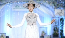 Nam Em làm vedette, vừa catwalk vừa múa trên dàn diễn thời trang
