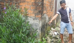 Người đàn ông chết trong tư thế treo cổ cách nhà 1km