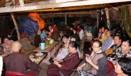 Long An: Bất chấp giông gió, nhiều người đổ xô đi xem “thiên cổ kỳ hoa” 3.000 năm mới nở một lần?