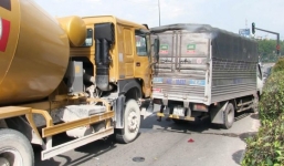 Tai nạn liên hoàn 6 ôtô tông nhau khi dừng đèn đỏ