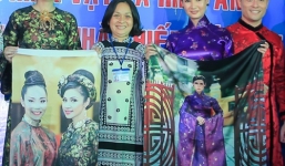 Hoa hậu Sương Đặng lặn lội 'nửa vòng trái đất' trao kỷ vật cho Bảo tàng phụ nữ Nam Bộ