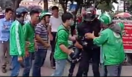 Anh em Grab đòi nợ 'máu' xe ôm truyền thống tại Viện huyết học truyền máu Trung Ương