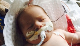 Hy hữu bé sơ sinh ngừng thở 22 phút bất ngờ sống lại