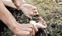 Khởi tố đối tượng cưỡng bức bé gái bị bại não