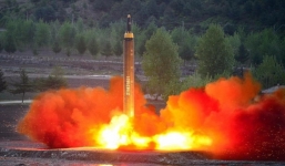 Kim Jong-un cảnh báo sẽ có 'món quà lớn' cho Mỹ