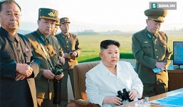 Lộ ảnh Kim Jong-un thất thần sau khi xem quân đội Triều Tiên phóng tên lửa