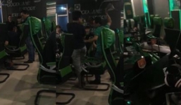 Con trốn học đi chơi game, bố tức giận phá tan 20 máy tính của quán net