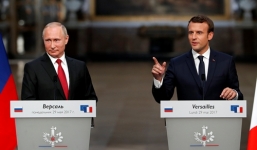 Trước mặt Putin, tổng thống Pháp chỉ trích truyền thông Nga