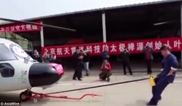 Võ sư Trung Quốc kéo trực thăng hạng nặng bằng 'của quý'