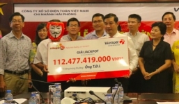 Người trúng Jackpot 112 tỷ của Vietlott đã đến nhận giải