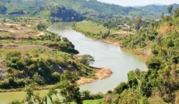 Học sinh lớp 5 mất tích trên hồ thủy điện