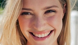 Nữ sinh 21 tuổi bị cưỡng hiếp, siết cổ đến tử vong ở Nam Phi