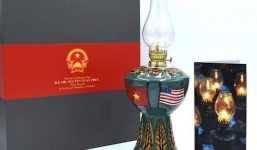 Món quà đậm chất Hoa Kỳ của Thủ tướng dành tặng Tổng thống Trump