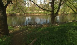 Báo cảnh sát bạn gái bị cưỡng hiếp, không ai đến cứu vì tưởng chuyện đùa