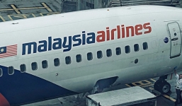 Máy bay Malaysia phải quay đầu vì kẻ say cầm sạc dự phòng dọa đánh bom