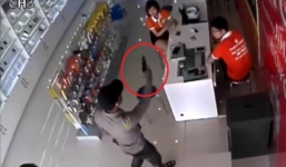 Vụ dùng súng cướp cửa hàng điện thoại: Bắt 2 nghi phạm