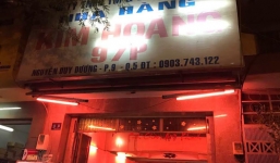 Sài Gòn: Hàng chục nữ tiếp viên mặc bikini tiếp khách ở nhà hàng