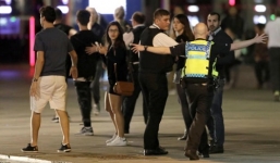 London: Lao xe và tấn công bằng dao liên tiếp tại ba địa điểm