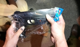 Xe khách vận chuyển 150 khẩu súng bắn đạn bi bị bắt giữ