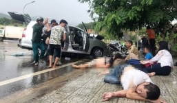 Vụ ô tô đấu đầu hành khách văng khỏi xe: Một nạn nhân đã tử vong