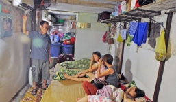 Bên trong phòng trọ điều hòa giá 15.000 đồng trong nắng đổ lửa ở Hà Nội