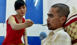 Thực hư tin vợ Nguyễn Hoàng ôm con, cầm tiền bỏ đi khi chồng thoi thóp bệnh tật