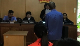 Dùng rựa chém hàng xóm vì chửi quá dai