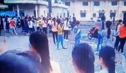 Cơm công ty có dòi, hàng trăm công nhân bỏ về