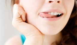 Thói quen liếm môi  và những hệ lụy về sau