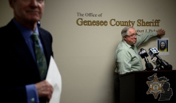 Trộm đồ của người chết mang về nhà trang trí