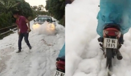 Bọt tuyết trắng xóa xuất hiện trên đường Hà Nội sau cơn mưa lớn