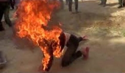 Việt kiều nghi 'ngáo đá' tẩm xăng tự thiêu, nhảy từ tầng 5 xuống đất