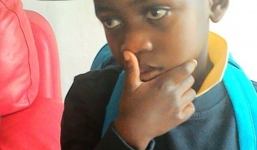 Mẹ đột tử vì lên cơn động kinh, con 4 tuổi cũng chết vì đói sau 2 tuần ôm chặt xác mẹ