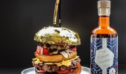 Cận cảnh chiếc bánh kẹp thịt đắt đỏ nhất thế giới có giá hơn 50 triệu đồng