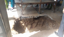 Phát hiện mộ cổ khi đào hố ga tại chợ phụ tùng xe máy lớn nhất Sài Gòn