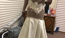 Chi gần 7 triệu may váy dạ hội, cô gái nhận được một mớ giẻ lau