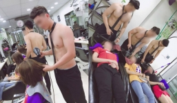 Dàn trai đẹp cắt tóc, gội đầu 6 múi ở Hà Nội lên báo nước ngoài