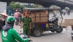 Hà Nội: Lật xe 3 bánh, một người tử vong tại chỗ