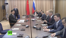 Tập Cận Bình lẻ loi trong cuộc gặp với đội ngũ của Putin