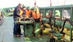 Phát hiện gần 40 nghìn lít dầu không rõ nguồn gốc trên vùng biển Cát Bà