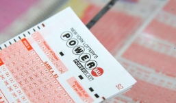 Chủ nhân chiếc vé số trị giá 448 triệu USD