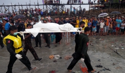 Myanmar tìm thấy 62 thi thể nạn nhân máy bay rơi, gồm 9 trẻ em