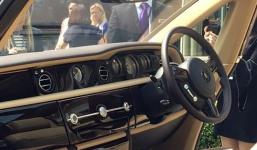 Siêu xe đắt nhất mọi thời đại, giá 300 tỷ lần đầu xuống phố