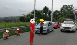 2 'dân chơi nhí' chở bạn gái đi hóng gió bằng ô tô và cái kết đắng