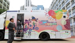 SCMP: Hong Kong đau đầu vì nạn xem phim 18+ của học sinh