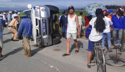 Xe vi phạm tông xe CSGT lật nhào khi bị truy đuổi trên quốc lộ