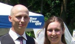 Chồng nổ súng bắn vợ và 'tình địch' rồi đốt nhà trong cơn cuồng ghen