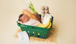 Không biết mình mang thai, bà mẹ bất ngờ sinh con trong nhà vệ sinh