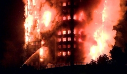 Cận cảnh tòa tháp 27 tầng biến thành biển lửa giữa thủ đô London