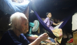 Rơi nước mắt chuyện người mẹ già 91 tuổi có 6 đứa con, cuối đời phải lượm ve chai nuôi con tâm thần